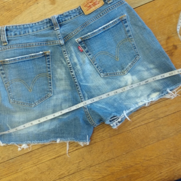 Levi's cut off jean shorts size 12-14 - Picture 4 of 6